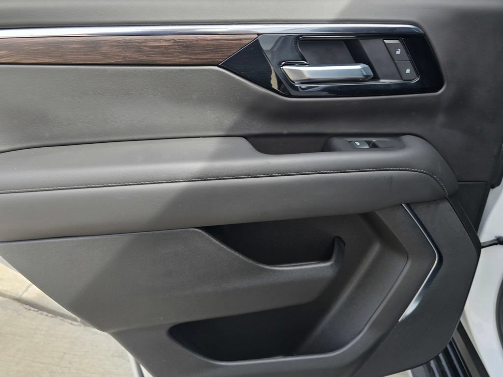 Used 2025 Chevrolet Tahoe LS RWD image 13