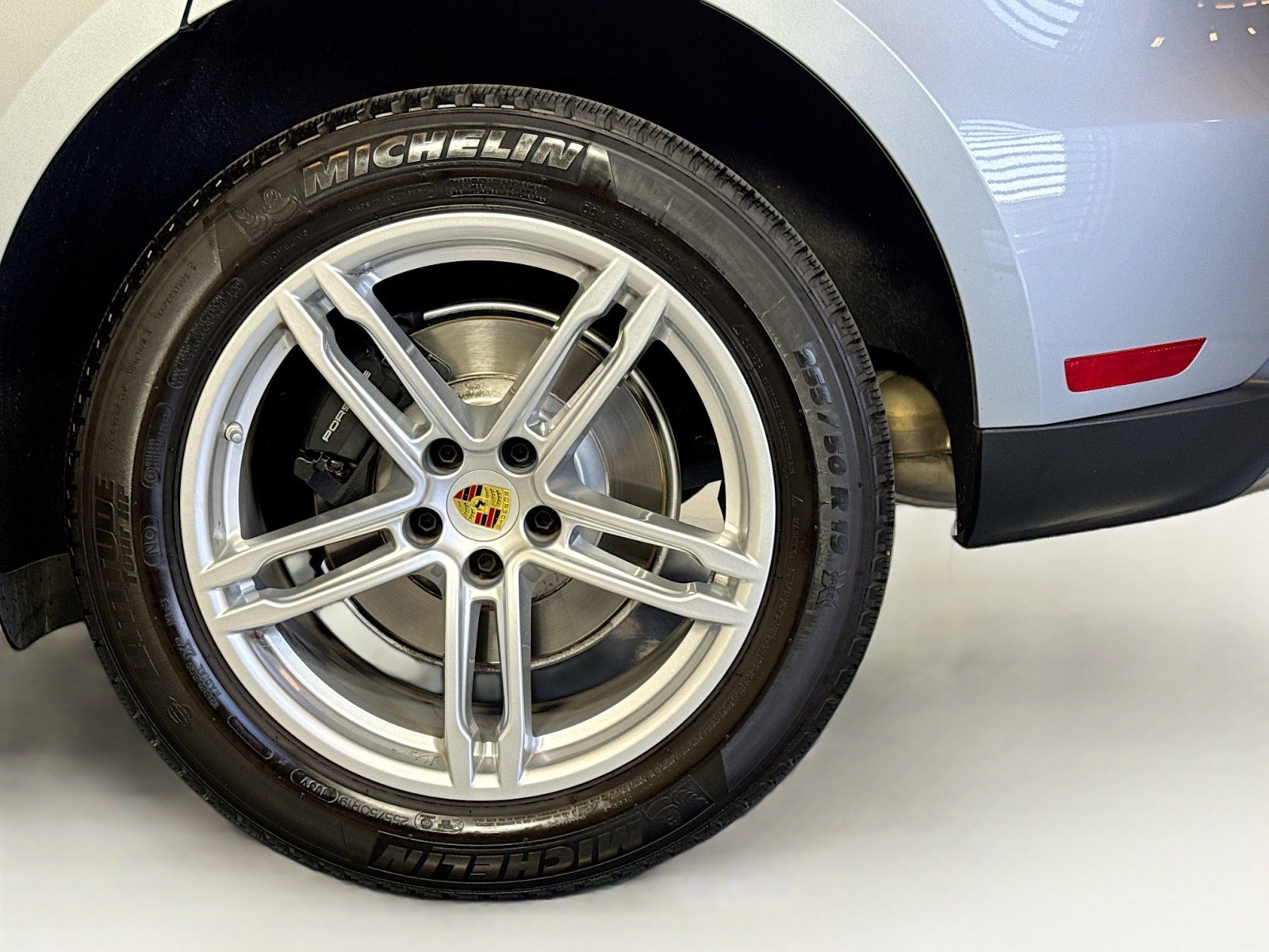 Used 2025 Porsche Macan Turbo AWD/4WD image 24