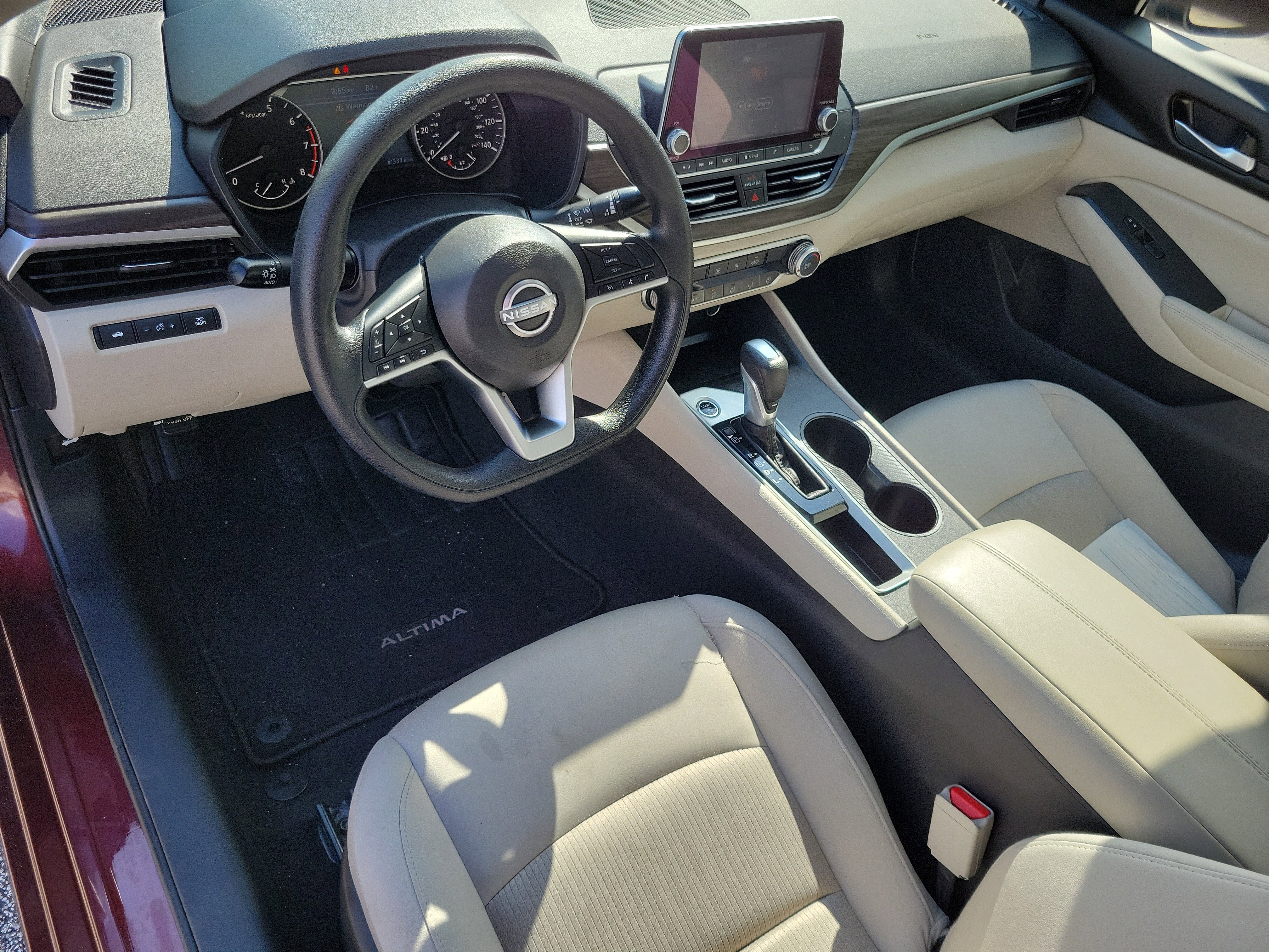 Used 2025 Nissan Altima 2.5 SV FWD image 15