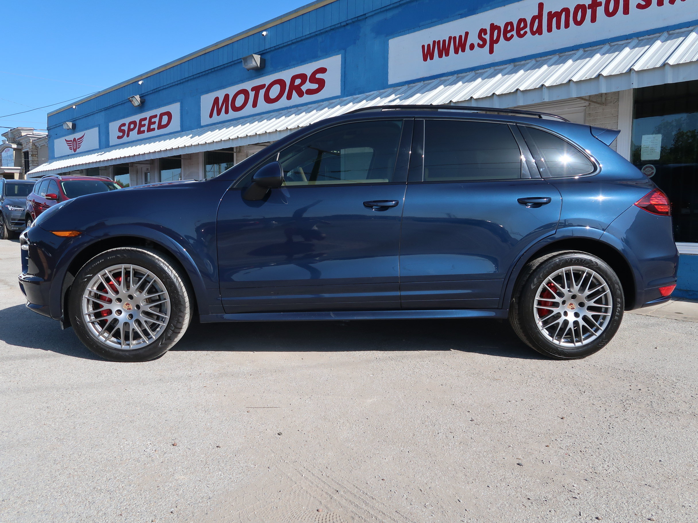 Used 2014 Porsche Cayenne GTS AWD/4WD image 3