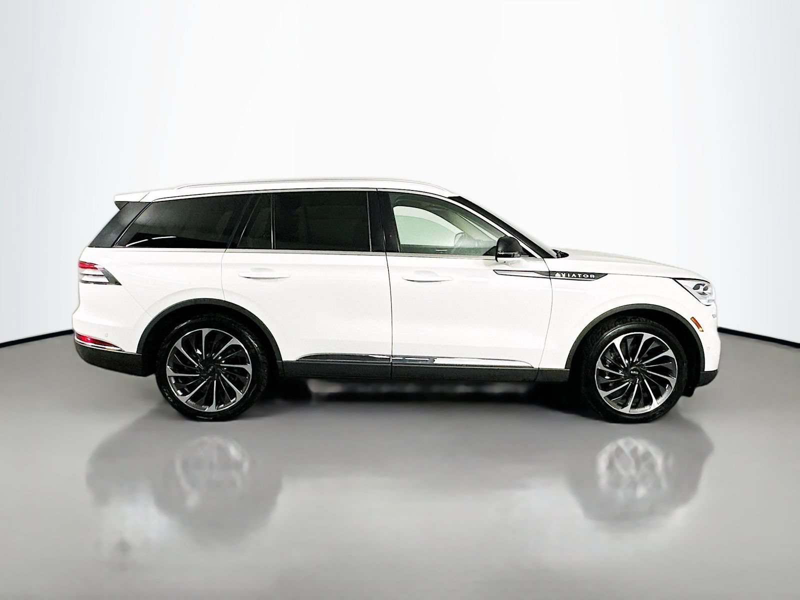 Used 2021 Lincoln Aviator Reserve w/ Equipment Group 201A AWD/4WD image 9
