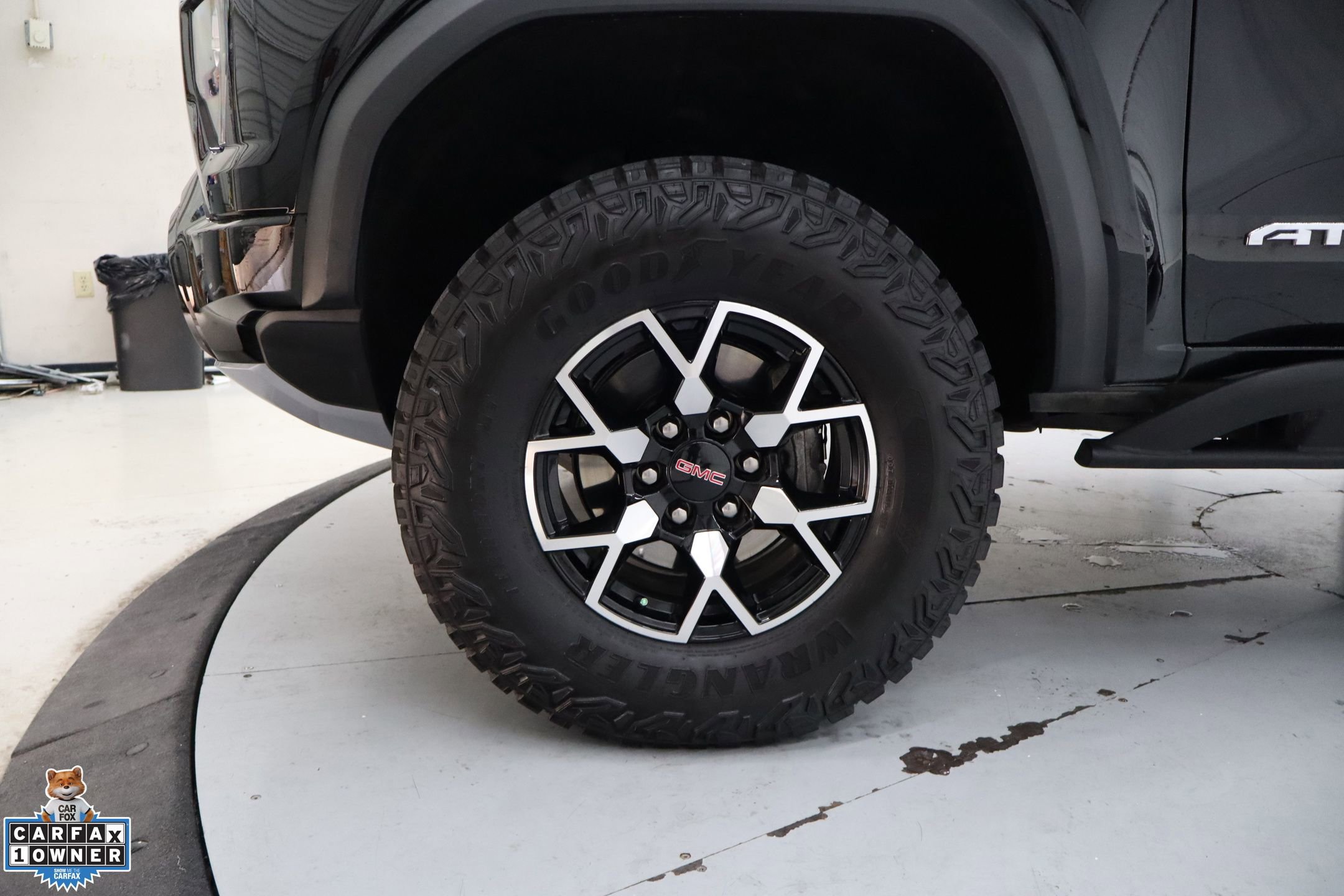 Used 2024 GMC Canyon AT4X AWD/4WD image 9