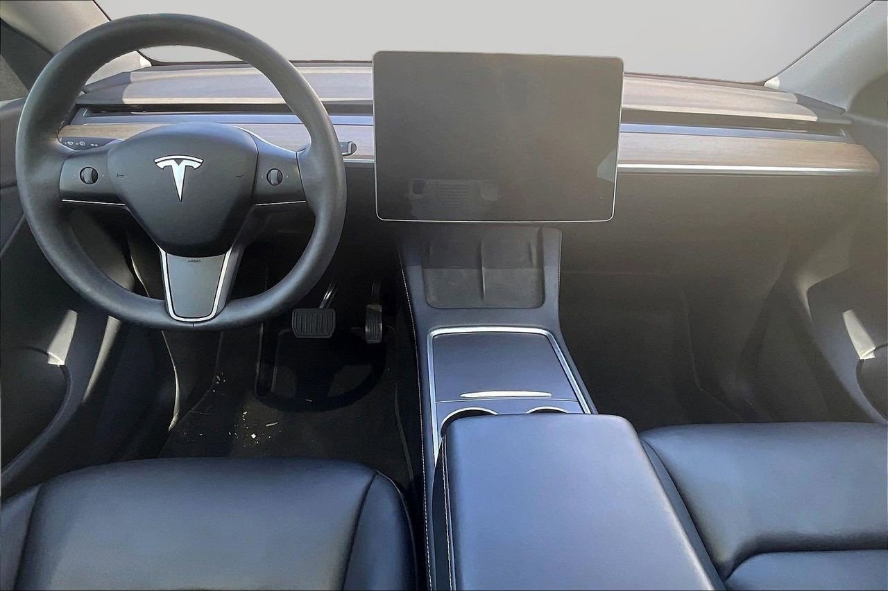 Used 2022 Tesla Model Y Long Range image 16