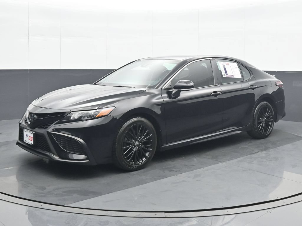 Used 2022 Toyota Camry SE AWD/4WD image 2