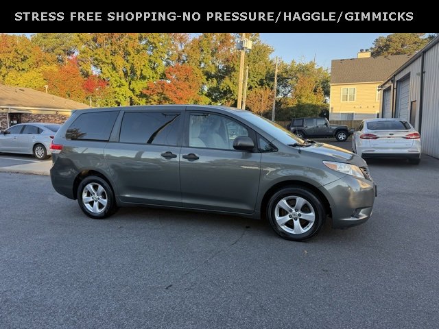 Used 2012 Toyota Sienna image 2