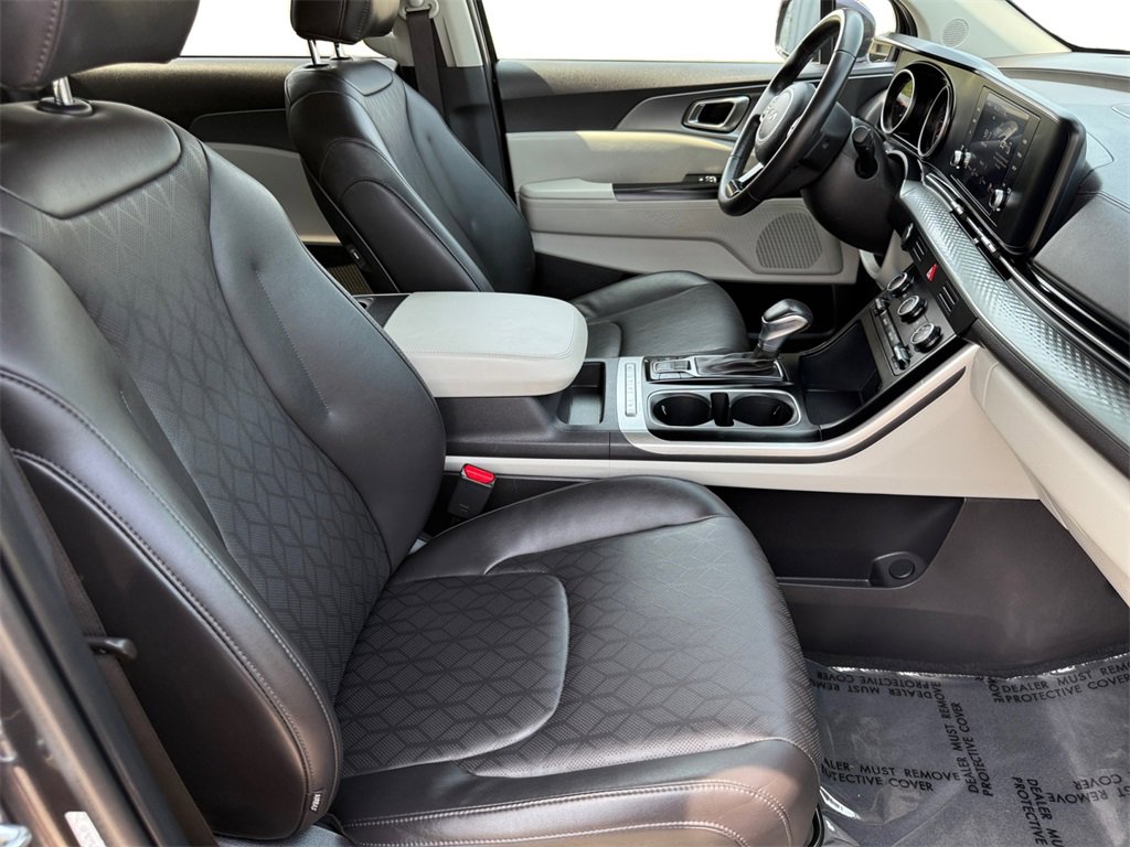 Used 2024 Kia Carnival LX image 15