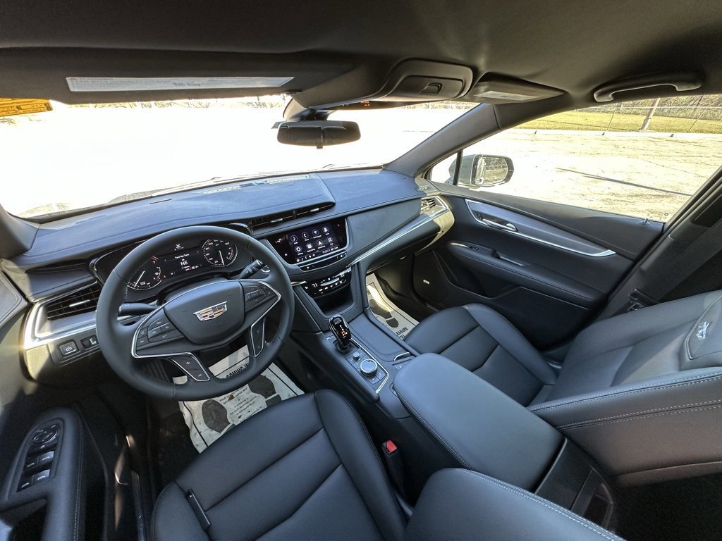 New 2026 Cadillac XT5 Luxury w/ LPO, Floor Liner Package image 15