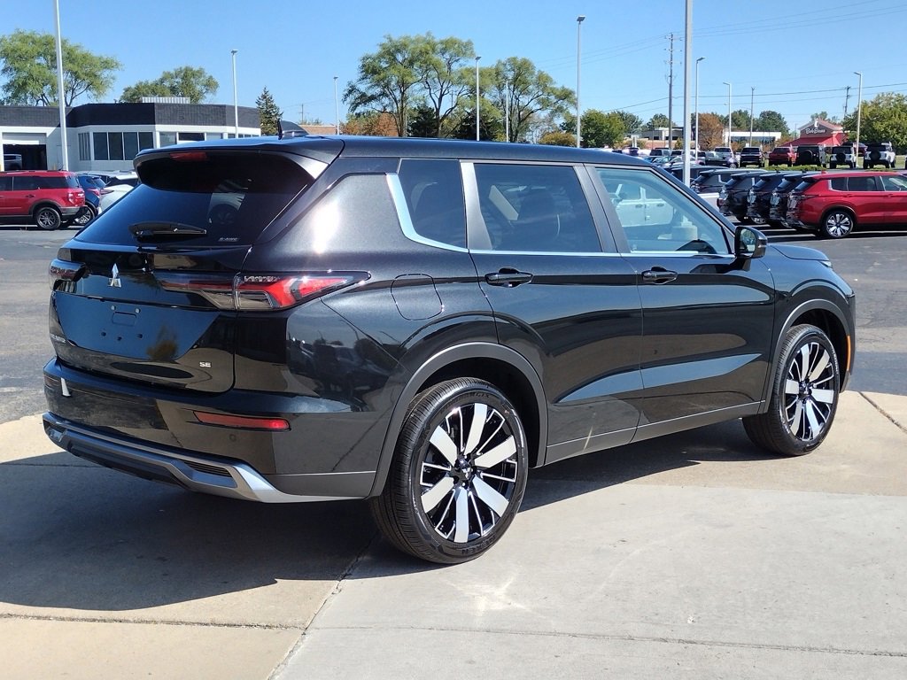 New 2025 Mitsubishi Outlander SE image 5