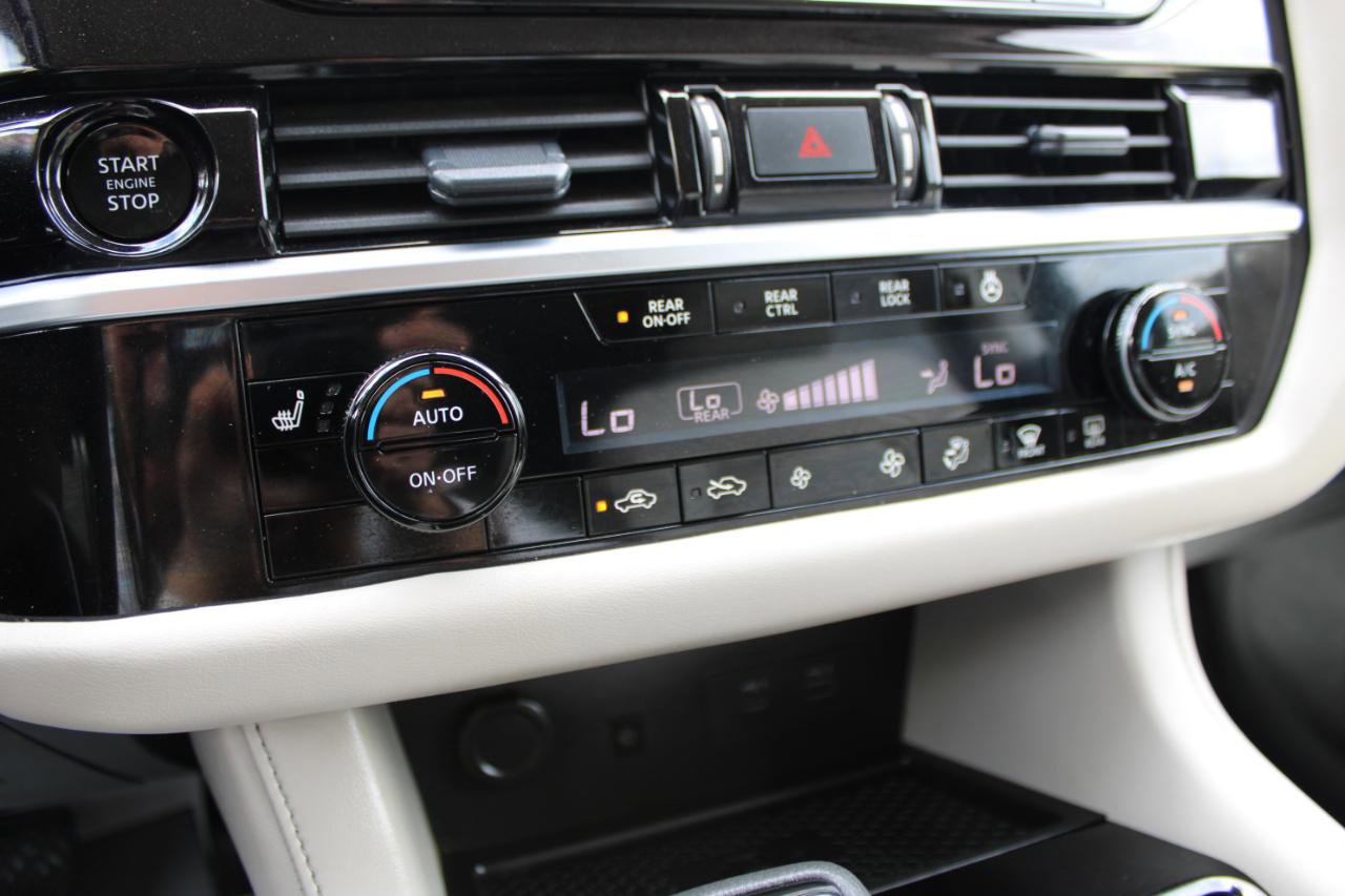 Used 2025 Nissan Pathfinder SL AWD/4WD image 30