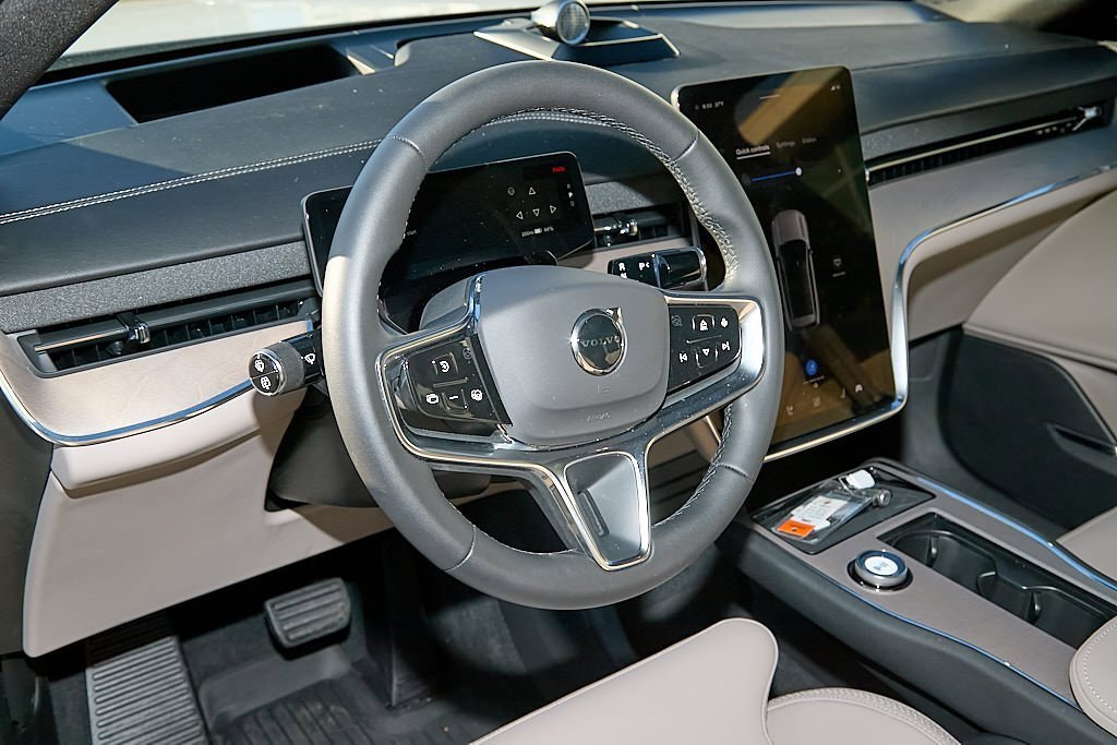 New 2025 Volvo EX90 Ultra image 13