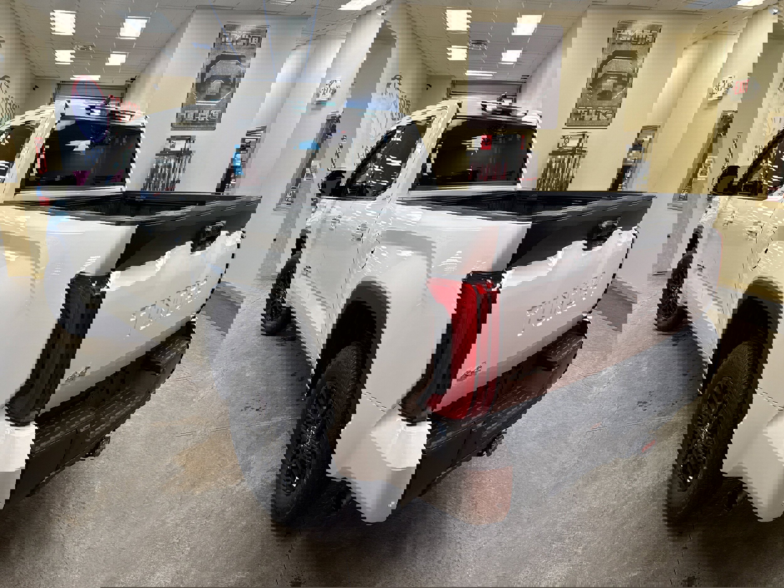 Used 2022 Toyota Tundra SR5 w/ SR5 Premium Package image 8