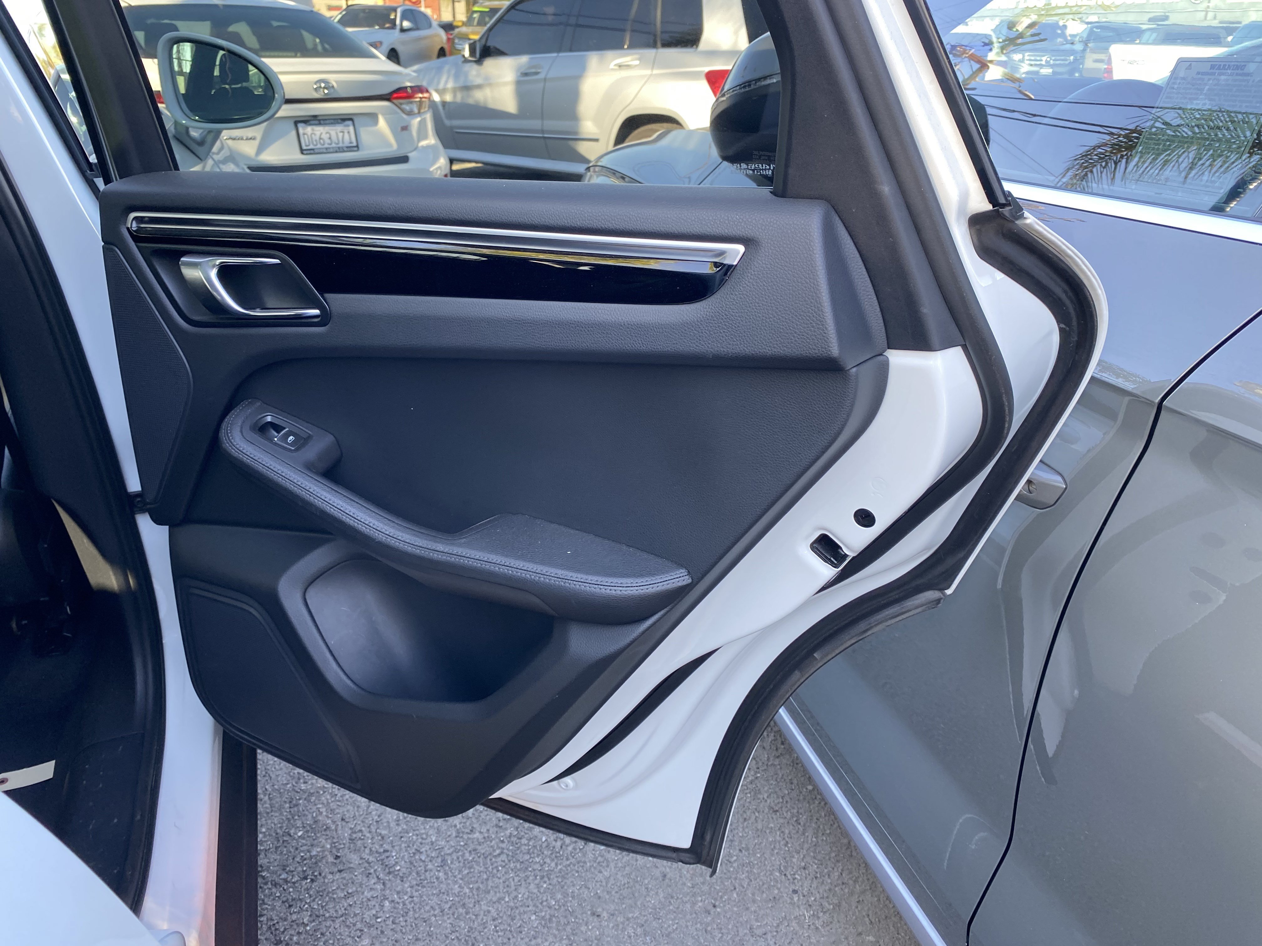 Used 2023 Porsche Macan AWD/4WD image 24