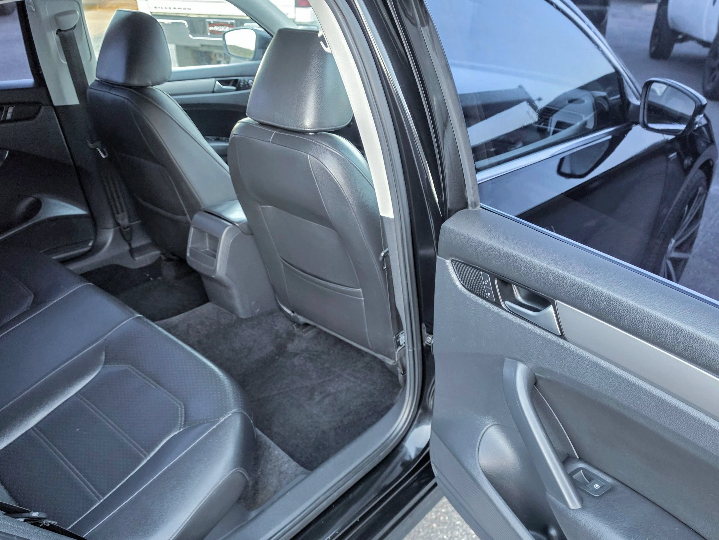 Used 2015 Volkswagen Passat 1.8T Limited Edition FWD image 17