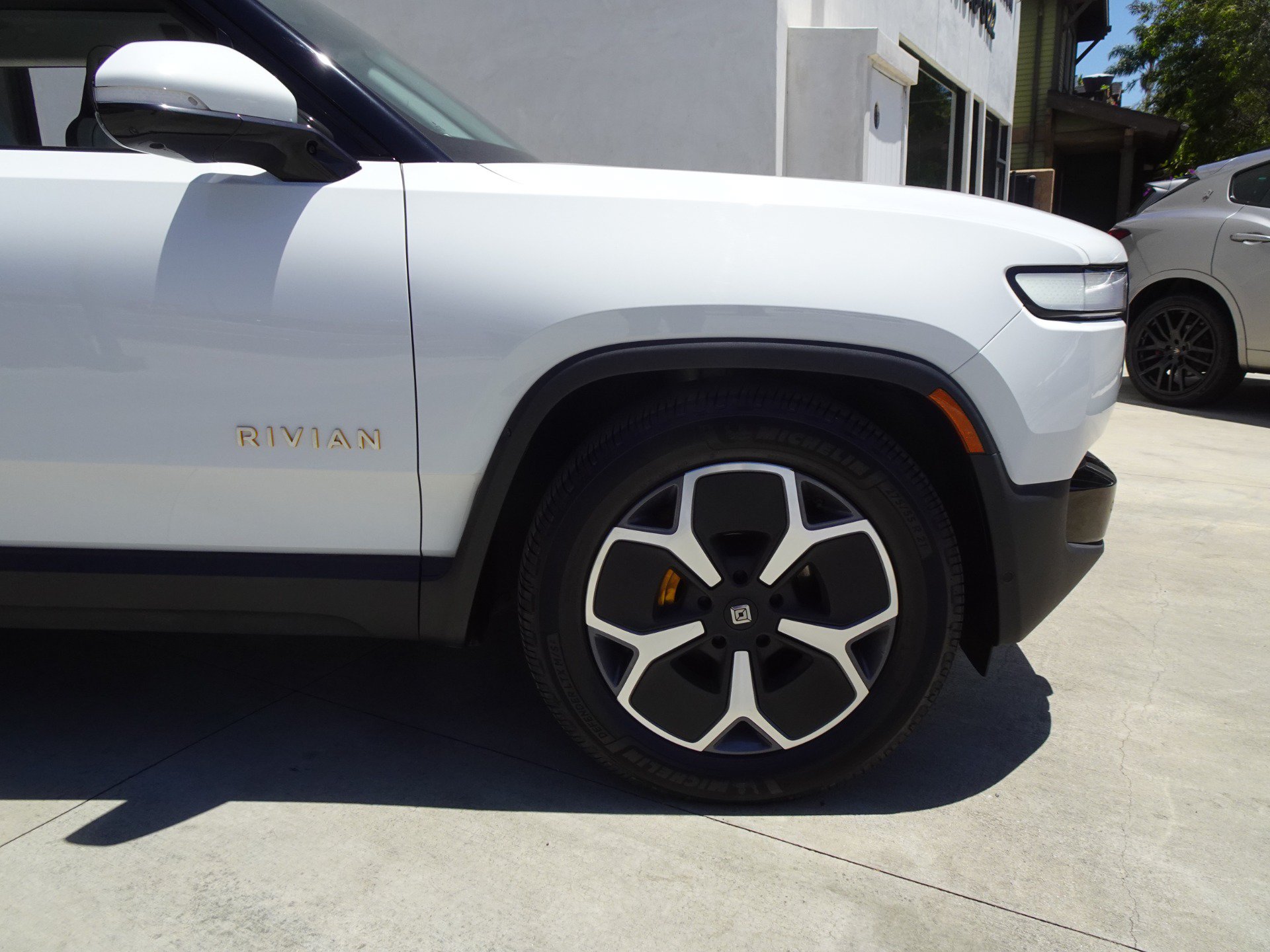 Used 2024 Rivian R1S Adventure AWD/4WD image 10