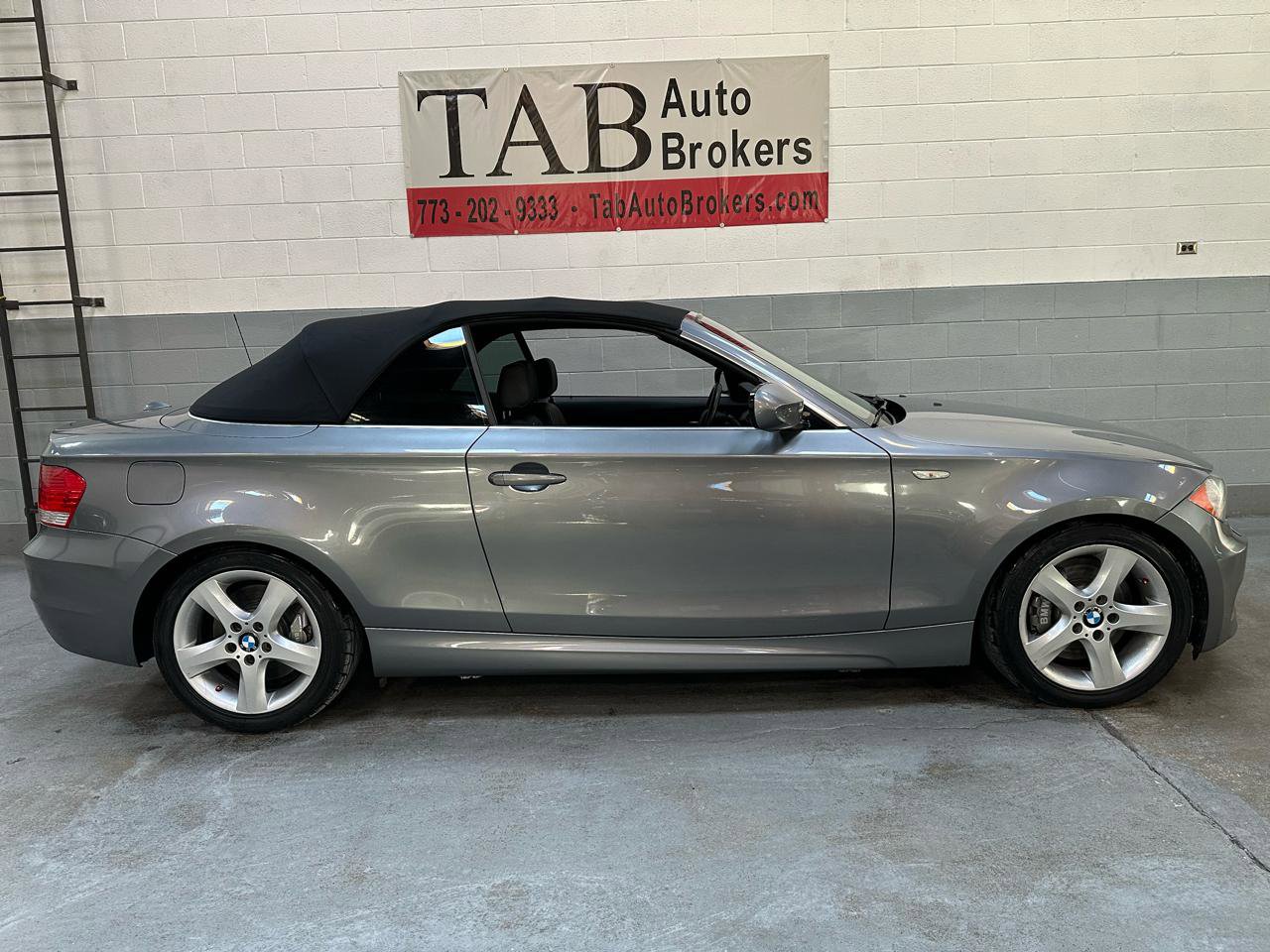 Used 2011 BMW 135i Convertible image 10