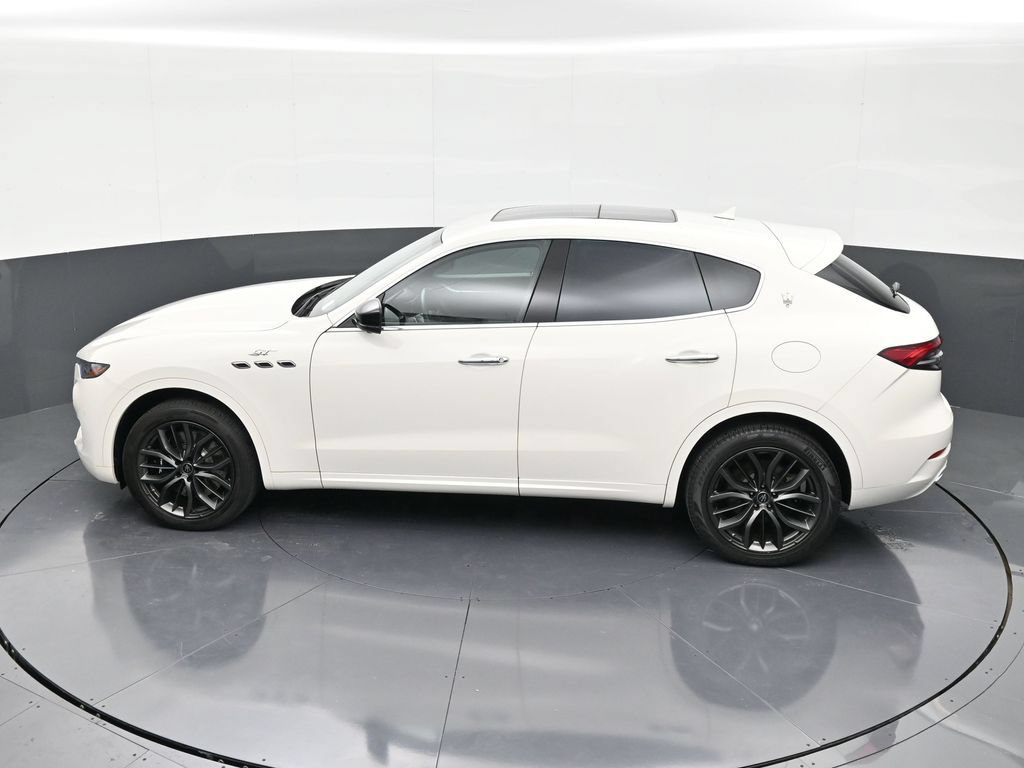 Used 2024 Maserati Levante GT Ultima AWD/4WD image 19