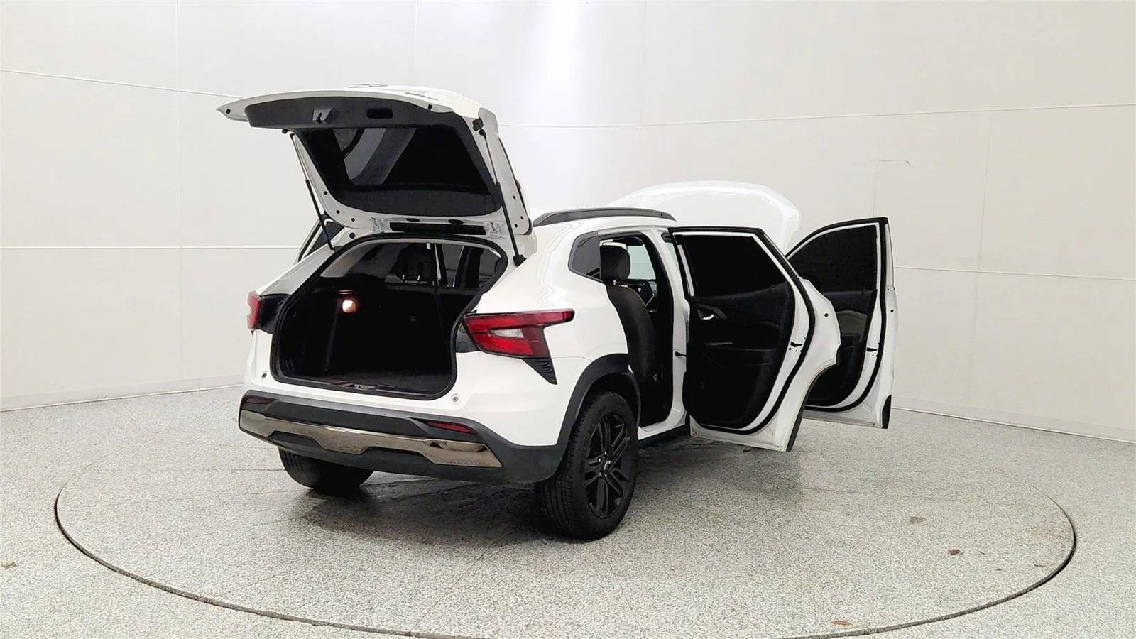 Used 2025 Chevrolet Trax ACTIV w/ Sunroof Package image 12