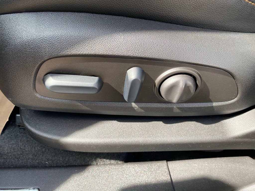 Certified 2023 Chevrolet Equinox Premier AWD/4WD image 11