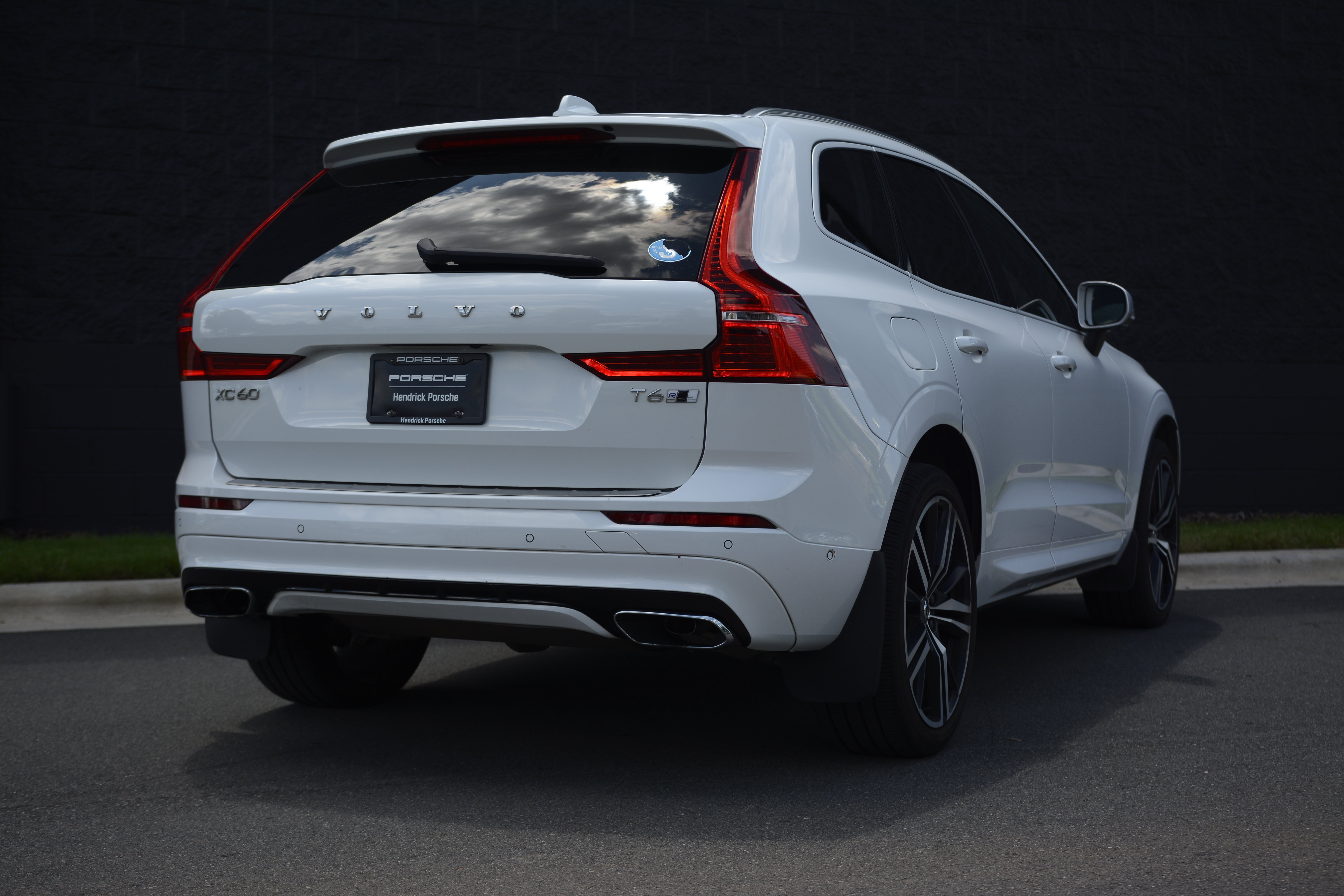 Used 2019 Volvo XC60 T6 R-Design w/ Protection Package Premier AWD/4WD image 7