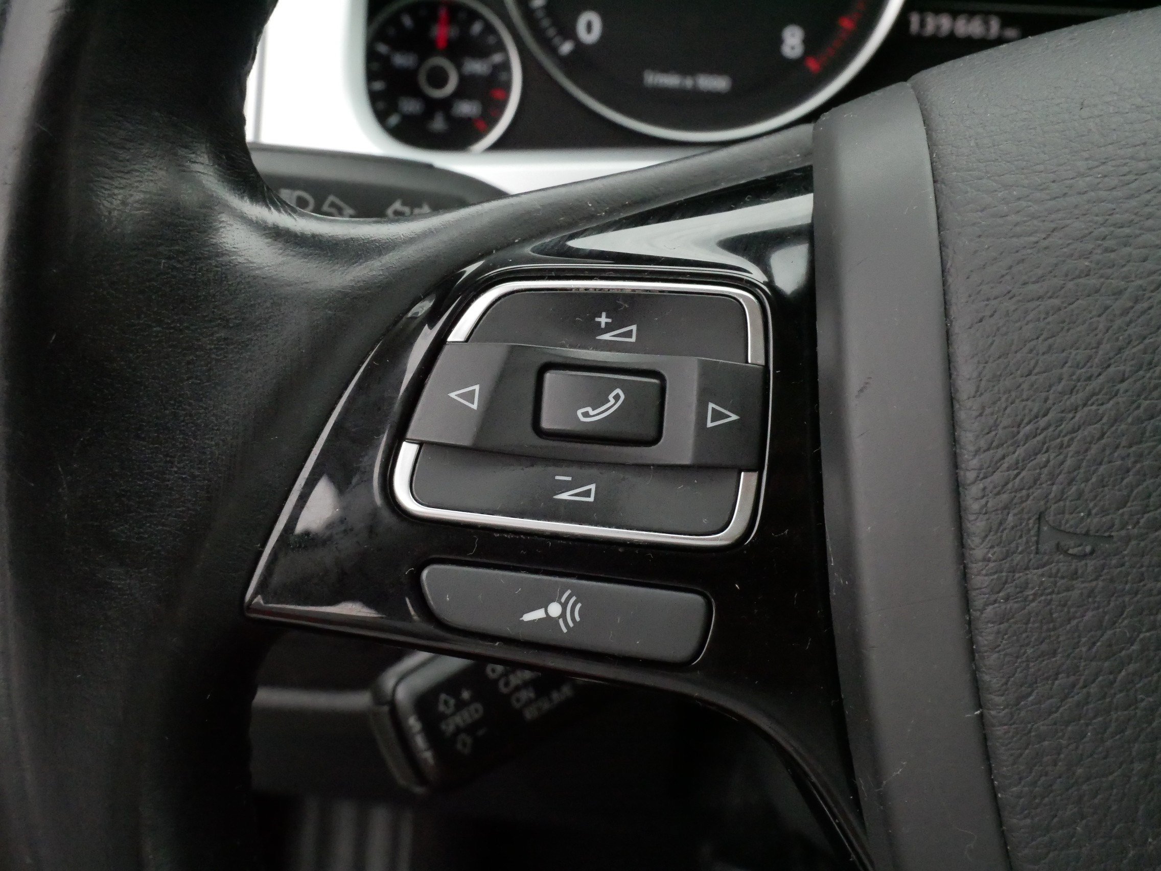 Used 2015 Volkswagen Touareg VR6 AWD/4WD image 27