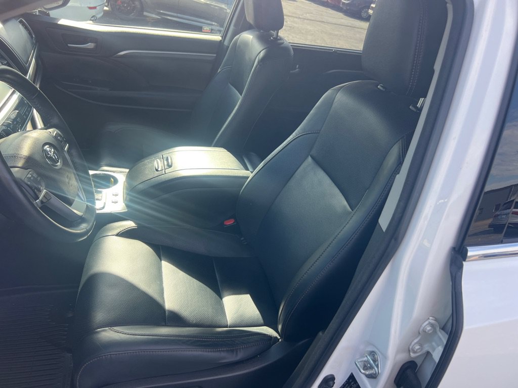 Used 2017 Toyota Highlander Limited AWD/4WD image 12