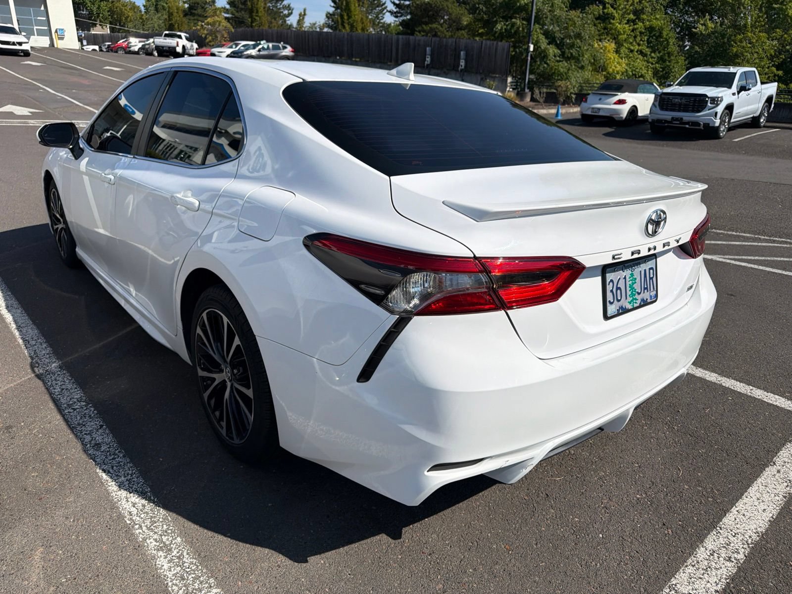 Used 2019 Toyota Camry SE w/ Convenience Package FWD image 6
