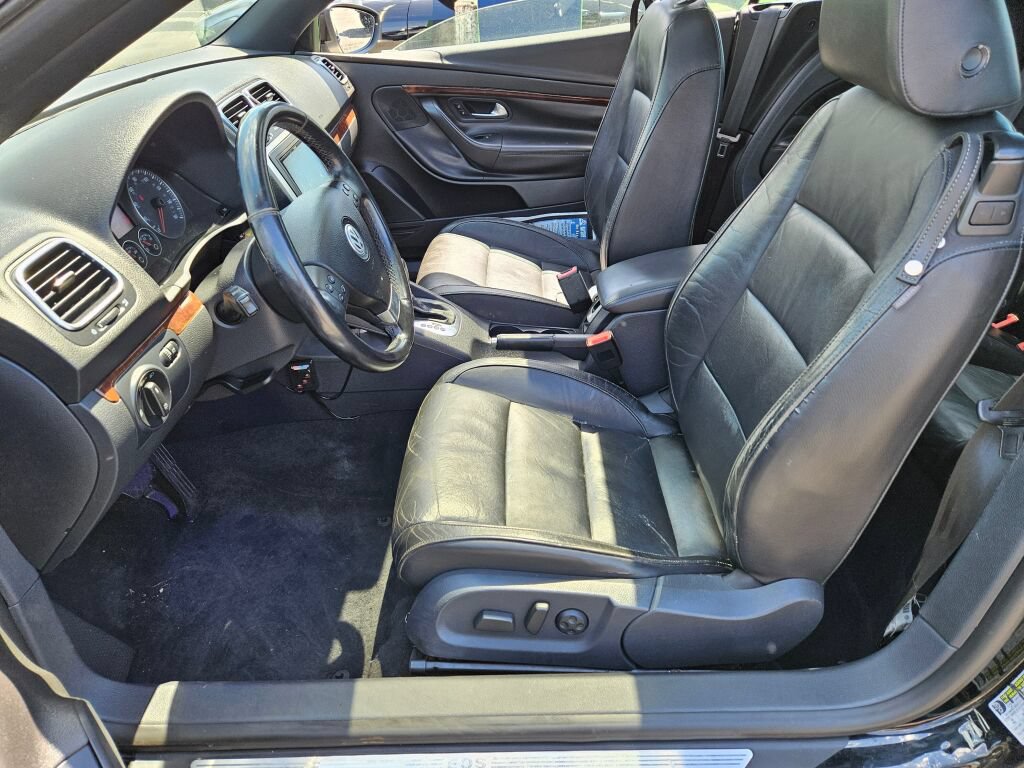 Used 2009 Volkswagen Eos Lux FWD image 11