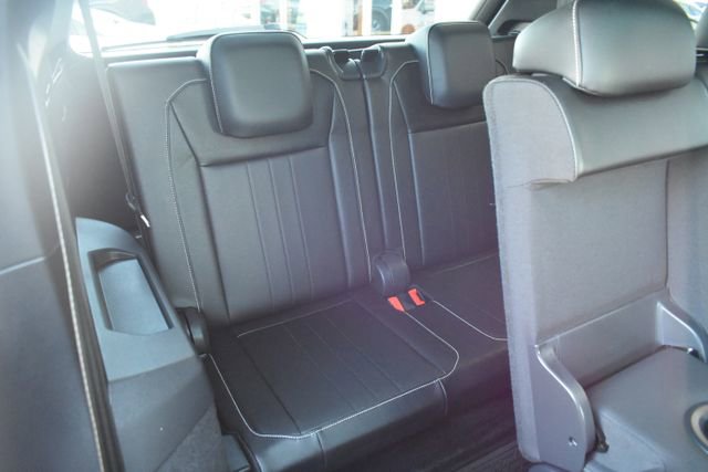 Used 2023 Volkswagen Tiguan SE R-Line image 44