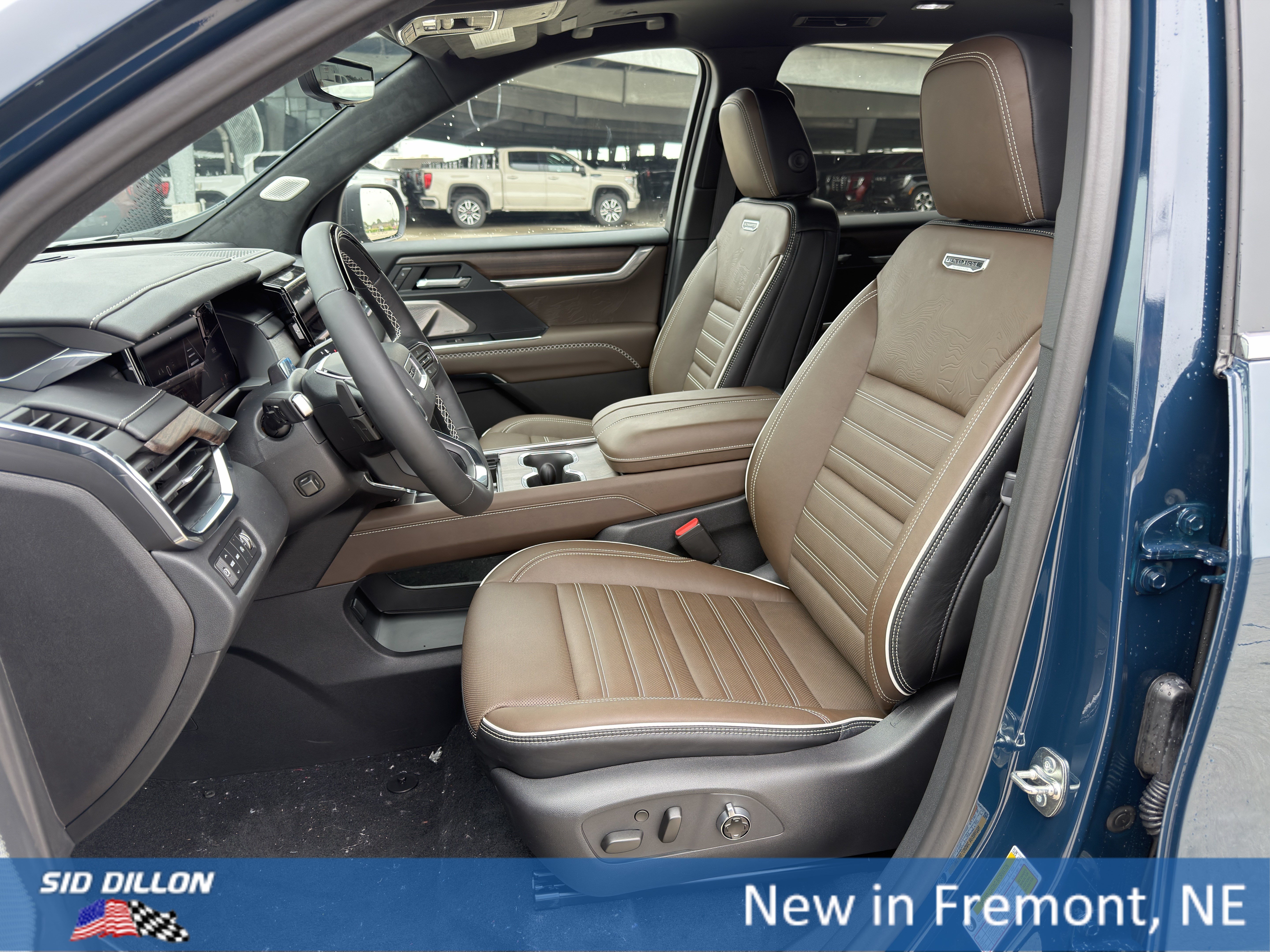 New 2027 GMC Acadia Denali Ultimate w/ LPO, Floor Liner Package AWD/4WD image 17