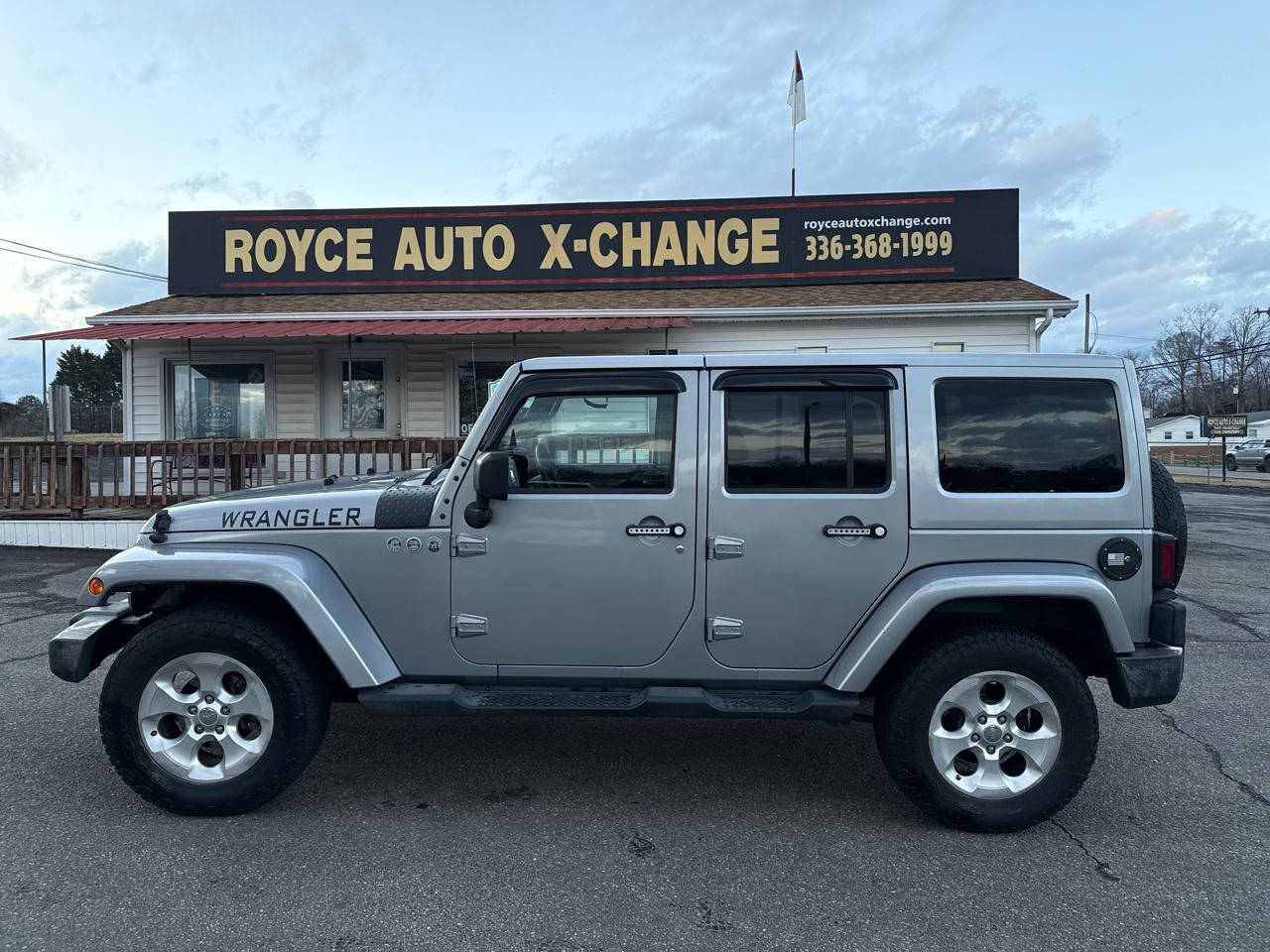 Used 2015 Jeep Wrangler Unlimited Sahara w/ Connectivity Group AWD/4WD image 4