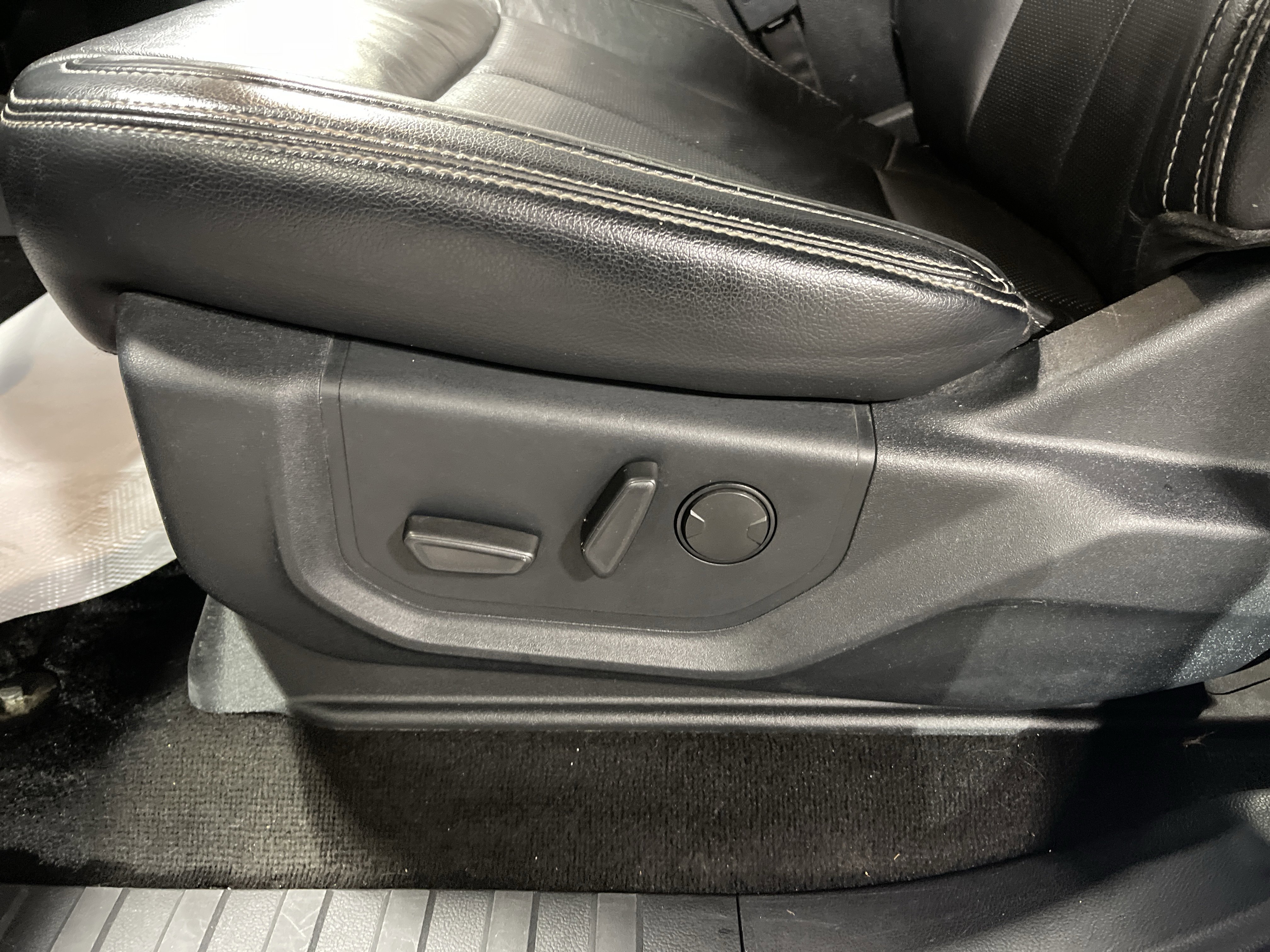 Used 2020 Ford F150 Lariat w/ Equipment Group 502A Luxury image 14