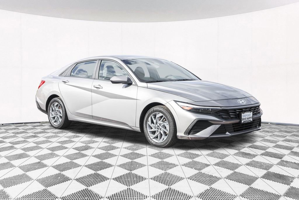 Used 2024 Hyundai Elantra SEL FWD image 10