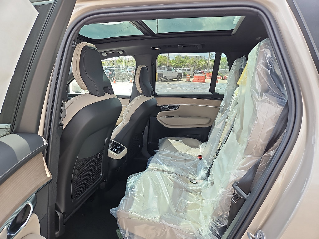 New 2026 Volvo XC90 B6 Plus w/ Protection Package Premier AWD/4WD image 9