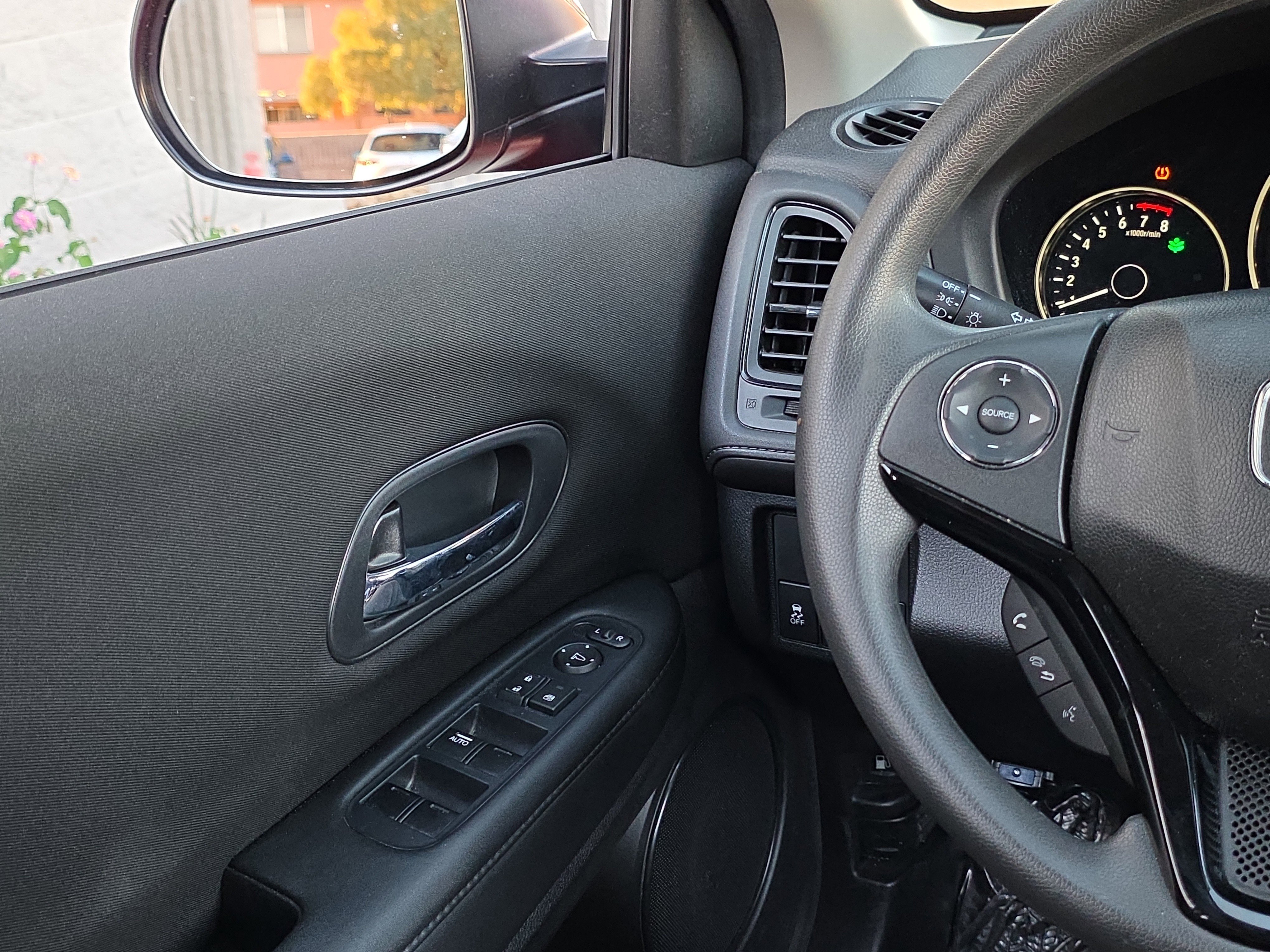 Used 2017 Honda HR-V LX image 22