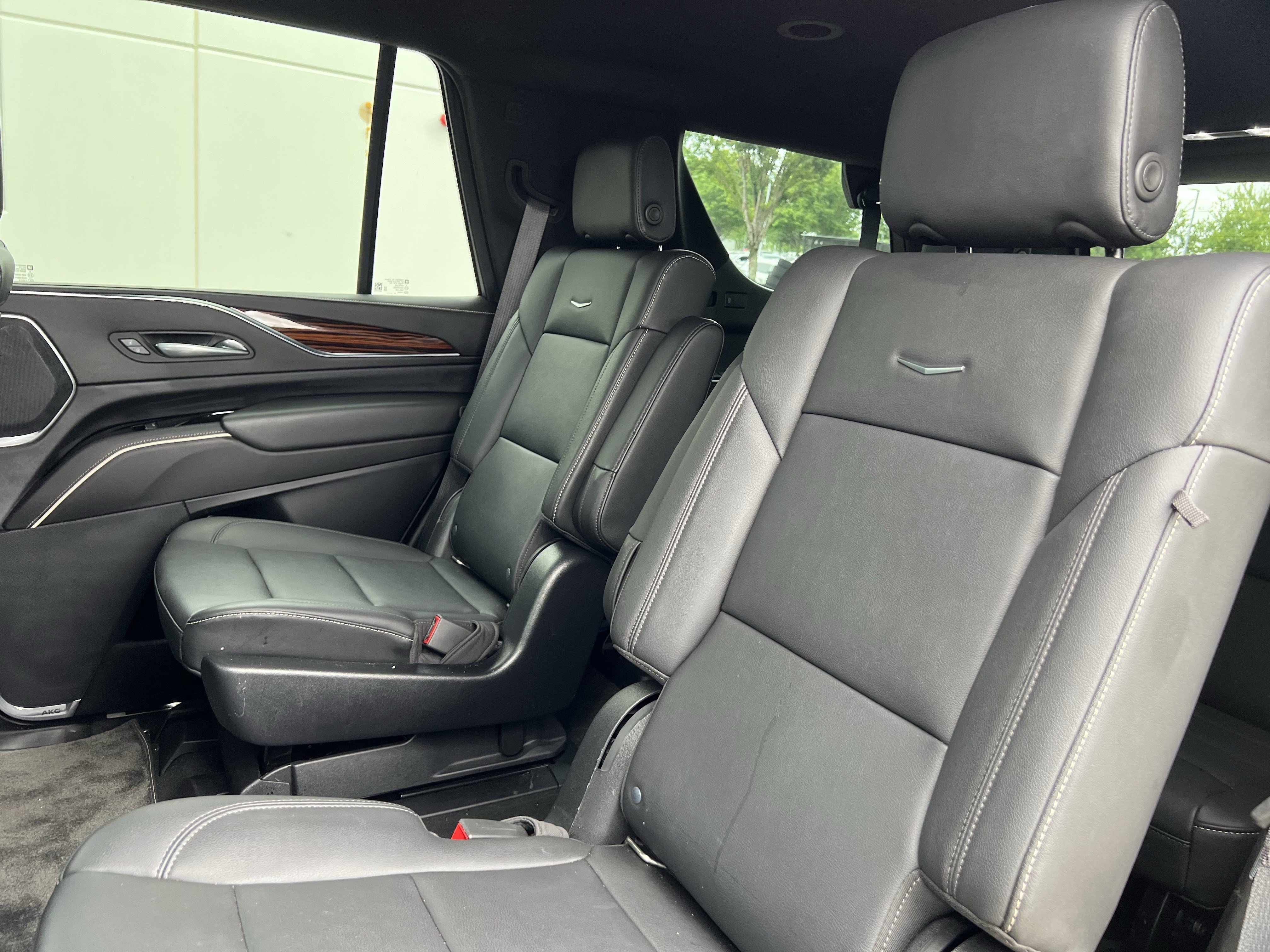 Used 2022 Cadillac Escalade Luxury w/ LPO, Illumination Package AWD/4WD image 33