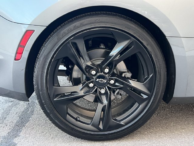 Used 2021 Chevrolet Camaro LT RWD image 11