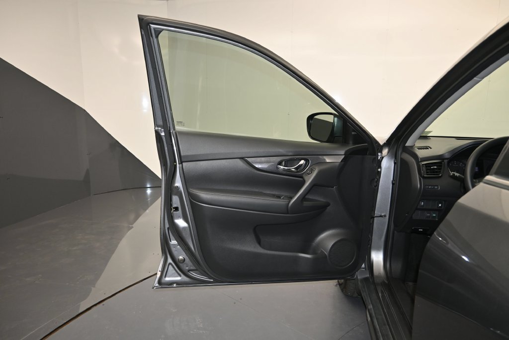 Used 2018 Nissan Rogue S FWD image 10