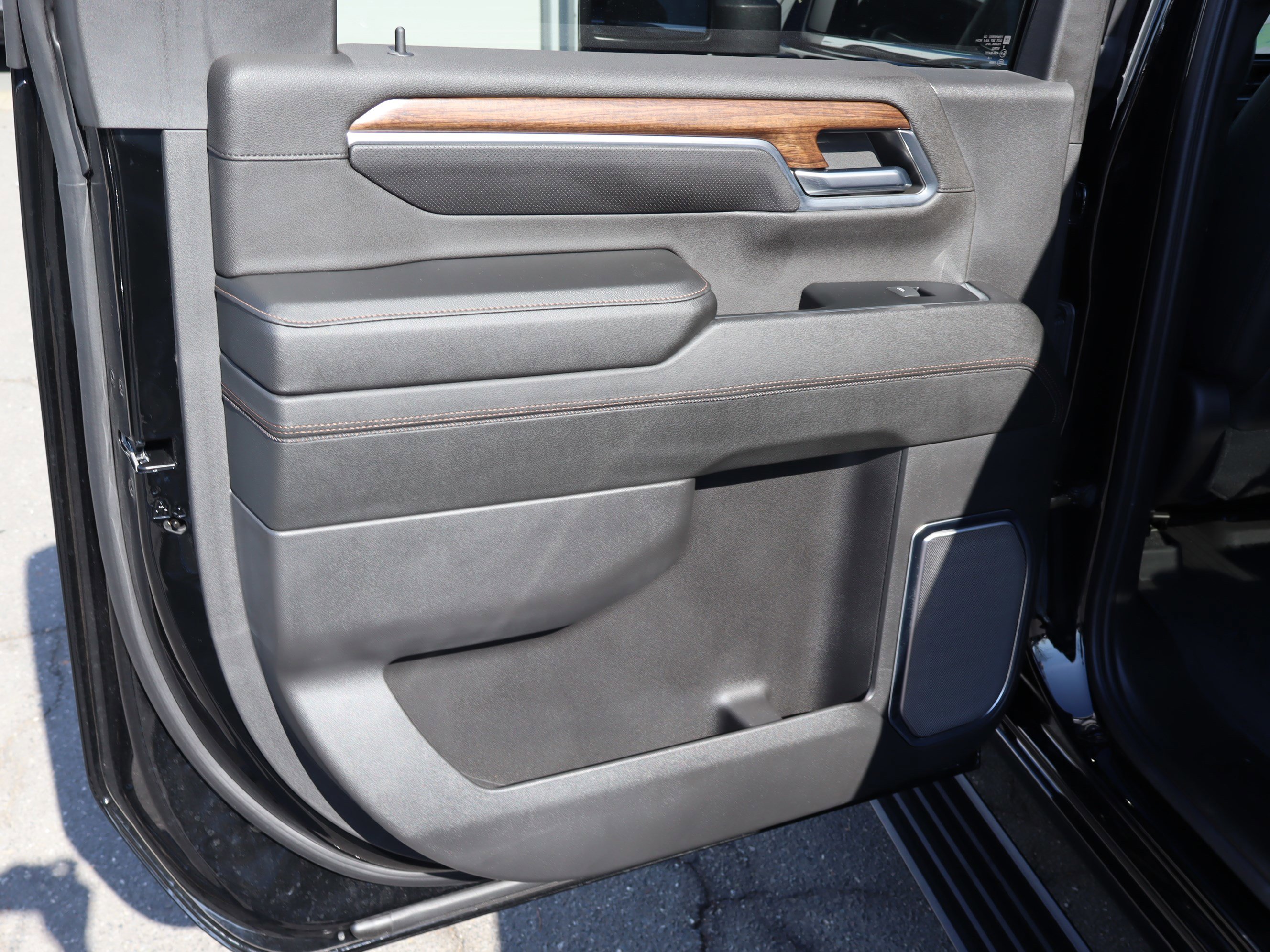 Used 2024 Chevrolet Silverado 2500 High Country w/ High Country Premium Package image 35