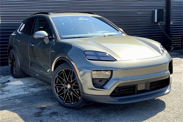 Used 2025 Porsche Macan 4 Electric image 12