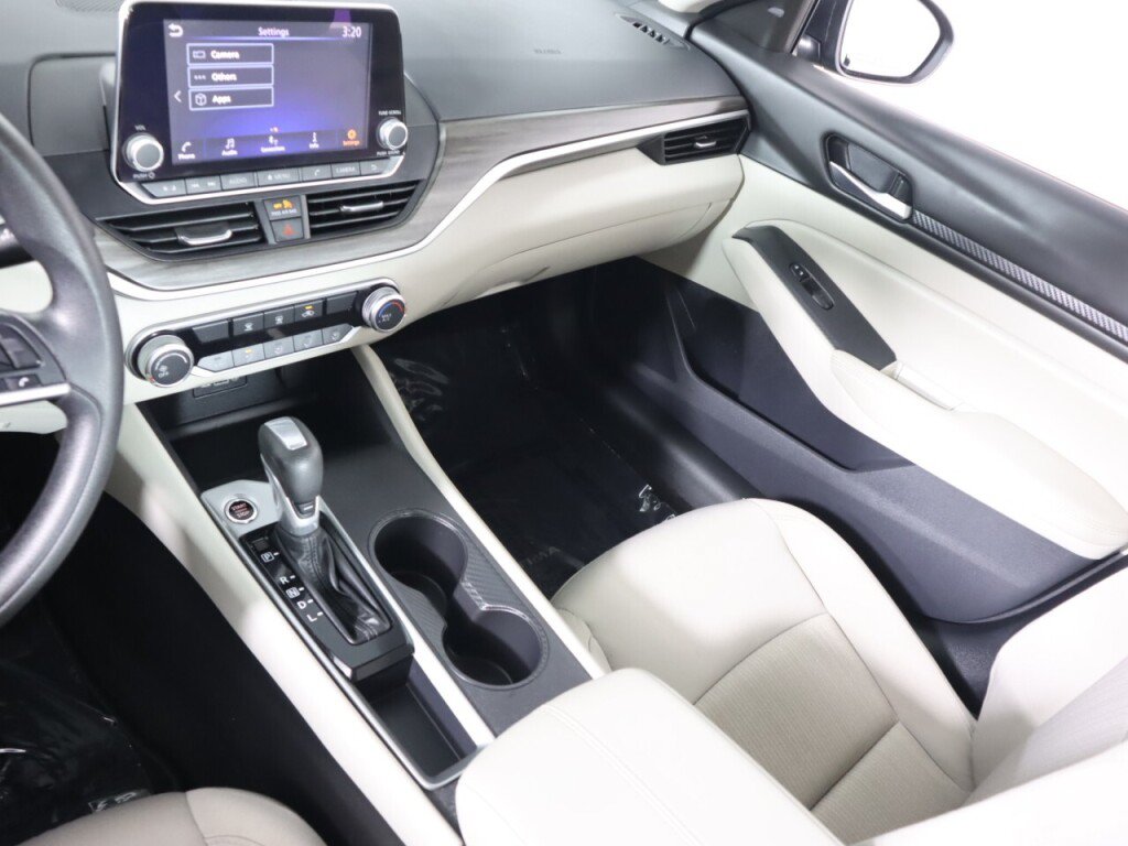 Used 2025 Nissan Altima 2.5 SV FWD image 31
