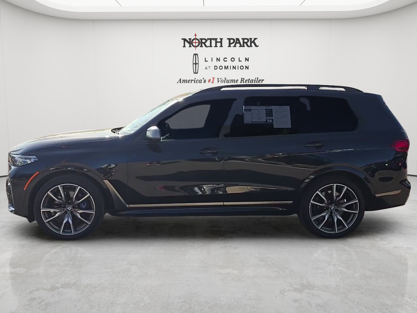 Used 2022 BMW X7 M50i w/ Dynamic Handling Package AWD/4WD image 2
