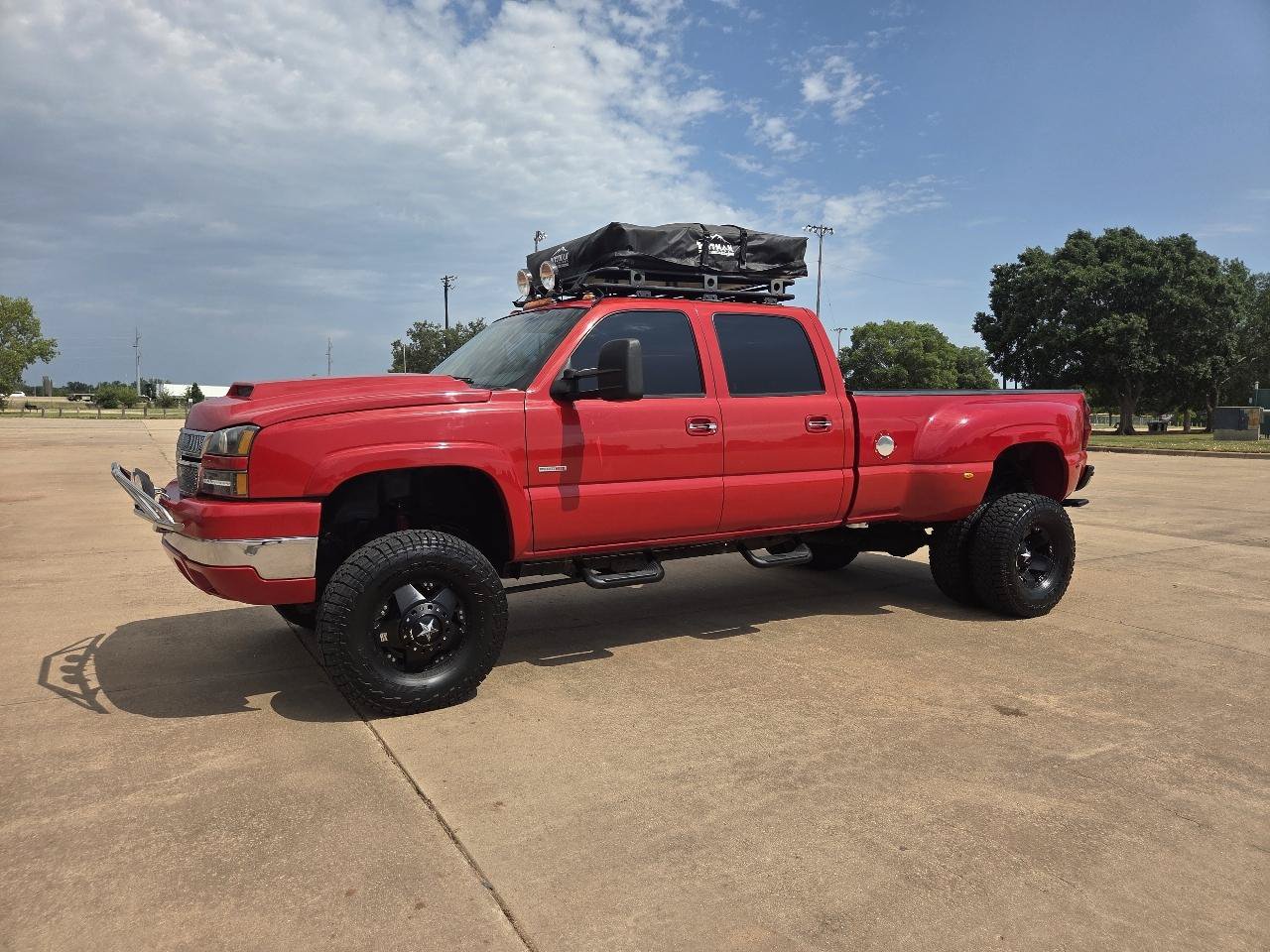 Used 2005 Chevrolet Silverado 3500 LS w/ Heavy-Duty Power Package AWD/4WD image 2