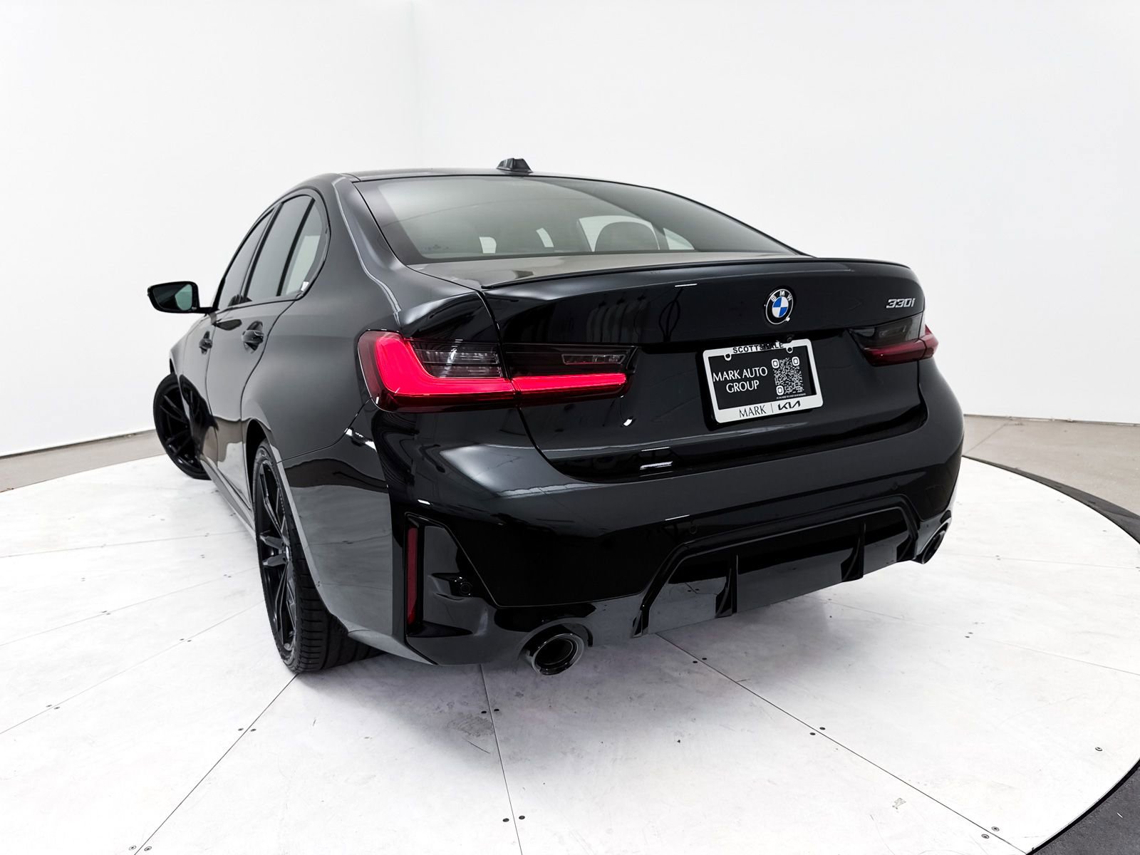Used 2023 BMW 330i Sedan w/ M Sport Package RWD image 8