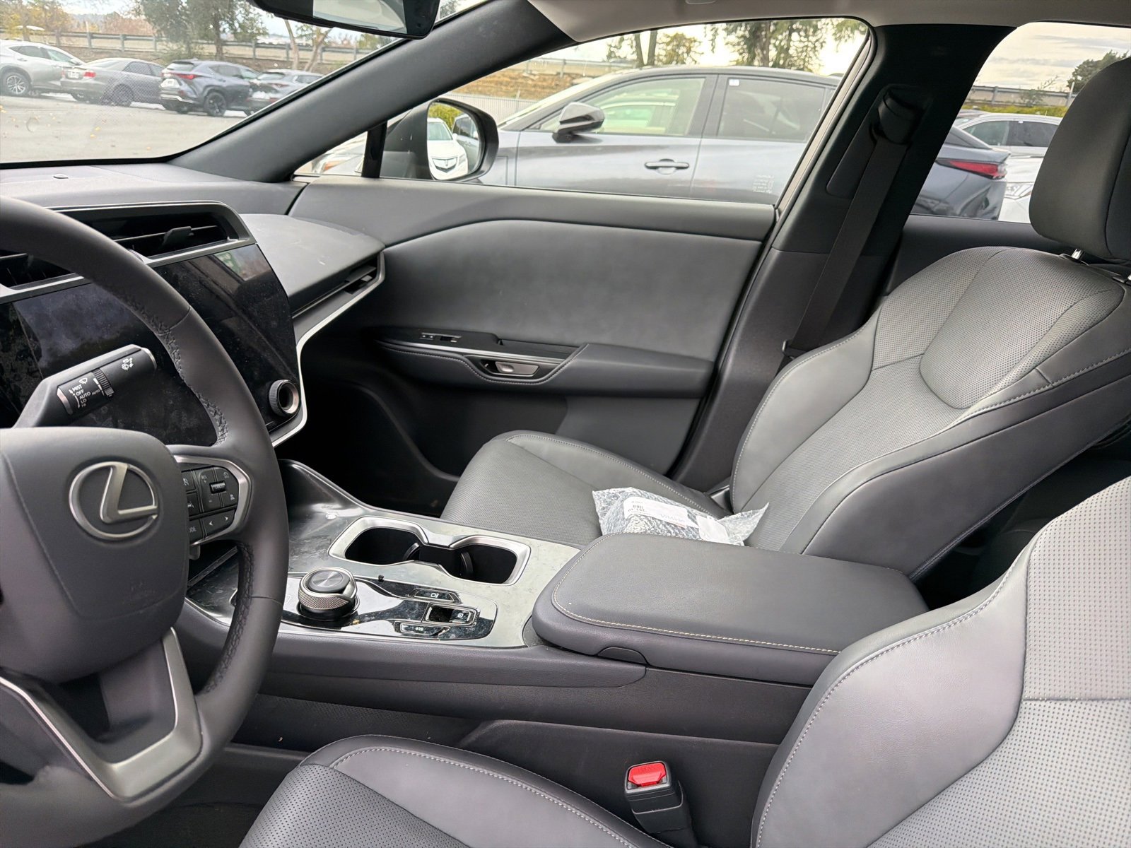 Used 2025 Lexus RZ 300e image 7