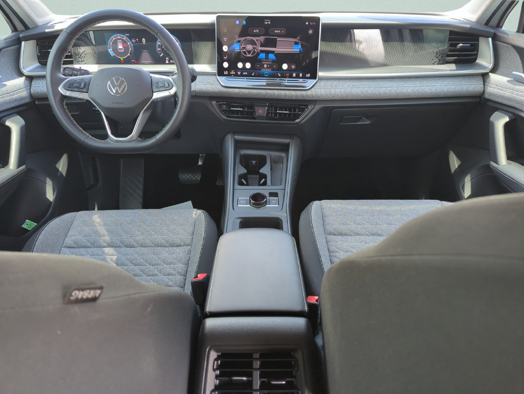Used 2025 Volkswagen Tiguan S FWD image 23