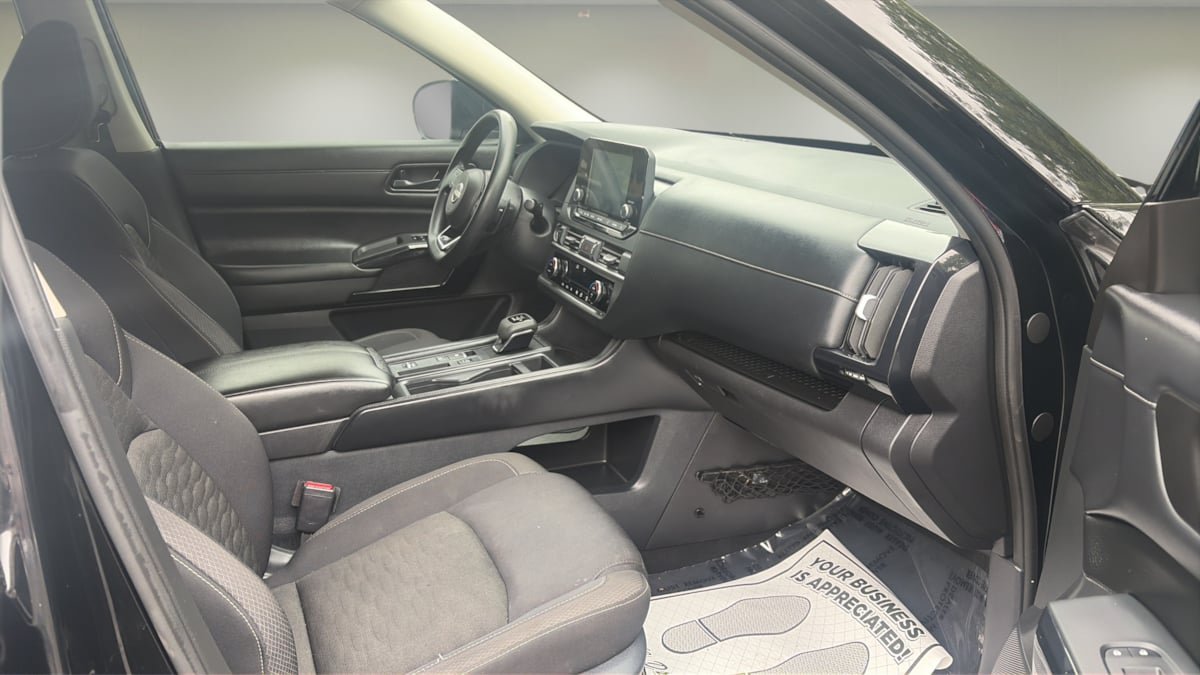 Used 2023 Nissan Pathfinder S w/ Cargo Package FWD image 9