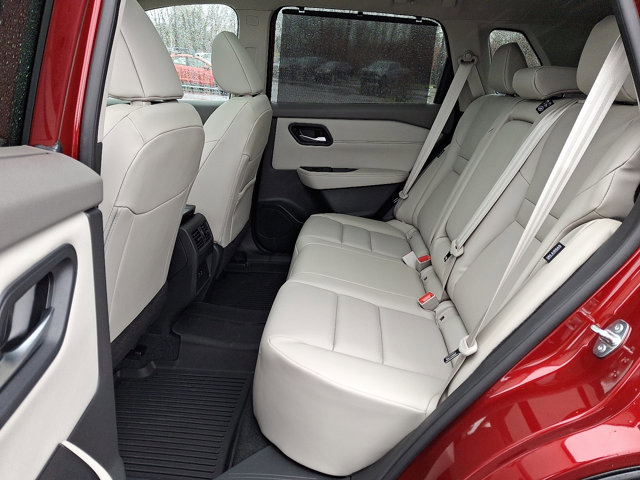 Used 2023 Nissan Rogue SV w/ SV Premium B Package image 11