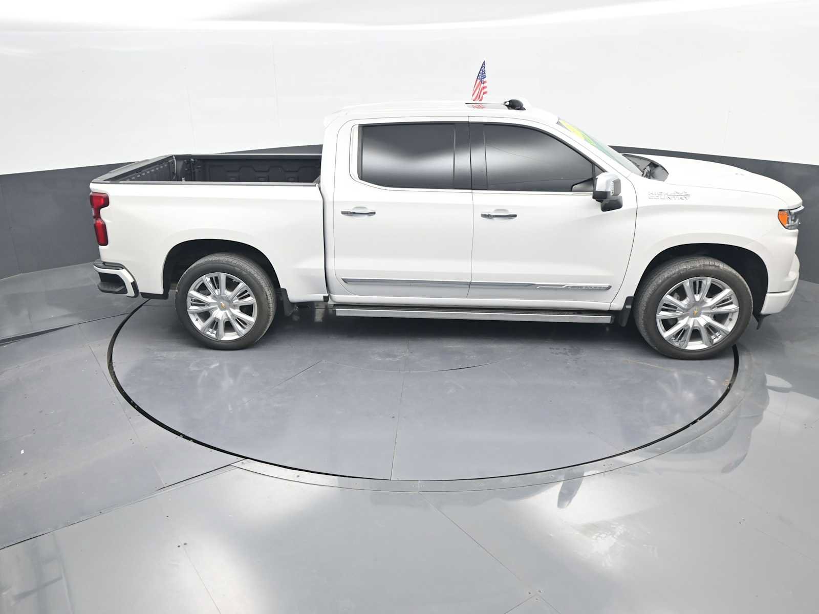 Used 2024 Chevrolet Silverado 1500 High Country w/ High Country Premium Package AWD/4WD image 40