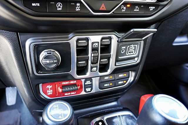 Used 2022 Jeep Wrangler Unlimited Rubicon w/ LED Lighting Group AWD/4WD image 32