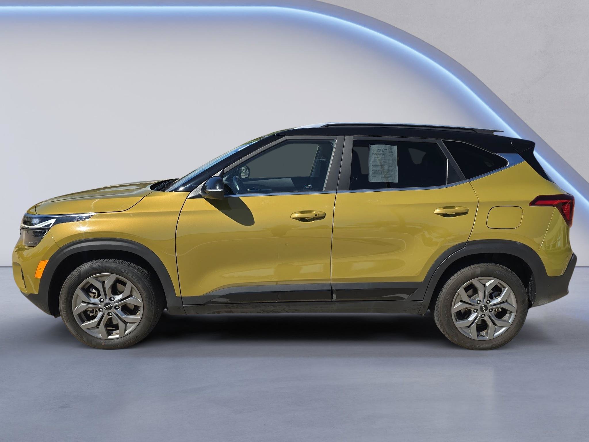 Used 2024 Kia Seltos S AWD/4WD image 2